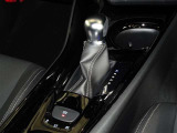 電動パーキングブレーキ・ブレーキホールドを装備してます。ホールド機能は信号待ちが多い一般道で疲労軽減になり、大好評です!