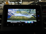 バックカメラの画像です。ガイドラインがスムースな車庫入れをサポートいたします。車庫入れの安心感がアップしますね。