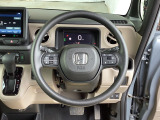 ステアリングスイッチでオーディオ各種操作が可能で、運転に集中できます。安心・安全・快適なドライブをお楽しみいただけます。