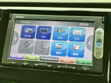 多彩な機能を備えたナビオーディオシステムです。CD/DVD、USB、Bluetoothなど、様々なメディアに対応し、快適なドライブをサポートします。