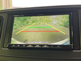 狭い場所での駐車も安心です。後方の状況を画面で確認できるので、安全な運転をサポートします。