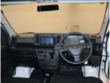 オシャレなインテリアで運転する気分も盛り上がりますよね^^