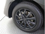 かっこいいホイールですね。 車のイメージを大きく左右するホイール部分はコダワリを持ちたいですね。