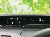 視認性の高いメーター類が、運転に必要な情報をわかりやすく表示。運転状況を常に把握でき、安全運転をサポートします。