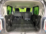 普段のお買い物や通勤、送迎等に十分な荷室スペースを確保しております。セカンドシートを倒すと、大きな荷物の積載も可能です♪