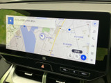 見やすい地図画面は、ナビゲーションをスムーズに操作可能。運転に集中しながら、目的地へ導きます。快適なドライブをサポートします。