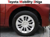 シンプルなデザインの純正ホイールキャップです。落ち着いたデザインですので車体と一体感があります。