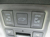 両側電動ドアや電動バックドアつきです。