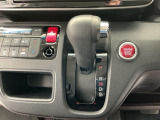 オートマチックシフトレバーは、手になじみ操作しやすい形状で安全運転にもつながります♪