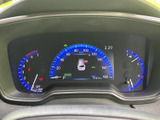 視認性の高いメーターが、運転に必要な情報を分かりやすく表示。洗練されたデザインで、快適な運転空間を演出します。