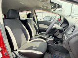運転席シート廻りは使用感も少なく、良好な状態となっています。前オーナー様が丁寧に使っていたことがよくわかりますね。