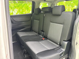運転操作に必要な情報が視認しやすい配置。安全運転をサポートする機能も充実しています。