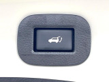【パワーバックドア】スマートキーや運転席のボタンを押すだけでリアゲートが自動で開閉します!荷物を持っている時や、高い位置にあるバックドアを閉める際に便利な機能です♪