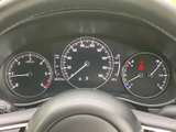 視認性の高いメーター類が、運転に必要な情報を的確に伝えます。運転に集中できる、シンプルなデザインです。