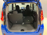 後部座席は分割でシートをたおすことができます。大きな荷物、ゴルフバックもつめます。上質で広々とした室内だから、みんなが心地よく車内で快適に過ごせます♪