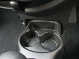 運転席助手席で使用できる収納式ドリンクホルダーです。