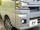 【LEDヘッドライト】悪天候や夜間走行時も良好な視界を確保し安心して運転できる高輝度LEDヘッドライトを装備!点灯速度が早く、消費電力も抑えられています。