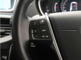 前方車を自動追従するアダプティブクルーズコントロールに加え、ステアリング操舵も行う進化型クルーズ『パイロットアシスト』を搭載。車体を車線内へと適正に維持しつつ先行車を忠実に追従します。