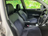 運転席周りは、使いやすさを重視した設計。ゆったりと座れるシートも魅力です。