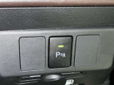 コーナーセンサーを車の前後に装備。障害物までの距離に応じて警告音を変えてお知らせ。縦列駐車時や駐車場・車庫などでの取り回しをサポートします。詳細は販売店スタッフまでおたずねください。