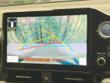 【バックカメラ】駐車時に後方がリアルタイム映像で確認できます。大型商業施設や立体駐車場での駐車時や、夜間のバック時に大活躍!運転スキルに関わらず、今や必須となった装備のひとつです!