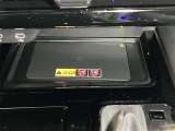 置くだけ充電はケーブルを抜き差しする手間が不要なので素早く充電を始められます。また、スマホの充電コネクタの破損や充電ケーブルの断線を心配する必要がないのも嬉しいポイントですね!