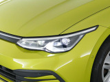 GOLF8からのLEDマトリックスヘッドライトはIQLIGHTと呼ばれ、フロントカメラで対向車を認識して、最適な照射を保ちます