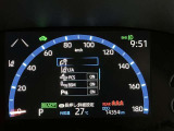 【レーンディパーチャーアラート】道路上の白線(黄線)をカメラで認識し、ドライバーがウインカー操作を行わずに車線を逸脱する可能性がある場合、ブザーとディスプレイ表示により注意を喚起サポートします。