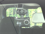 【ドライブレコーダー】ドライブレコーダー装備!走行中はもちろん、あおり運転や事故に遭遇した際、映像で記録し、万一のリスクに備えます。※記録用SDカードはお客様ご自身でご準備いただく必要があります。