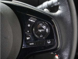 ◆アダプティブクルーズコントロール◆予め設定した車速内でクルマが自動的に加減速。前走車との適切な車間距離を維持しながら追従走行します。【LKAS】車線維持支援システムでステアリング操作を支援。