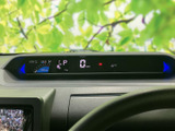 視認性の高いメーターで、速度やエンジン回転数などを確認。運転に必要な情報を、的確にドライバーに伝えます。