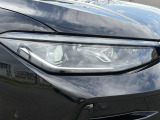 LEDマトリックスヘッドライト「IQ.LIGHT」。対向車や先行車を検知し、LEDを個別制御。まぶしさを抑えながら、夜間の視界をしっかり確保します。