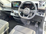 【運転席】座り心地が良いシートなので長時間の運転でも快適にお過ごしいただけます。新品のフロアマットのご注文も可能です。掲載箇所以外にご希望の写真がございましたらお気軽にお問い合わせ下さい。