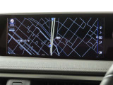 メーカー装着の10.3インチナビを装備しております。