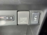 【アクセサリーソケット】車内で様々な電気製品を利用できます。