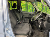 運転席シート廻りは使用感も少なく、良好な状態となっています。丁寧に使われていたことがよくわかりますね。