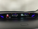 メータは先進的なデジタルメーターを採用!ゆっくりと数字が動くのでとても見やすく表示されます!続可能距離等の情報やHonda SENSINGの注意・警告も表示します!