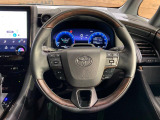 【純正革巻きステアリング】上質な革を使用することで、手にしっかり馴染みとても運転しやすいハンドルです♪