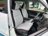 自社整備工場併設! 納車整備からアフターフォローまでお任せください。 車検や定期点検、オイル交換はもちろん、ナビやドラレコ、バックカメラ、ETC等の取り付けも当店にお任せください。
