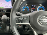 ナビの音量など車両情報を手元で操作できるハンドルスイッチ付き。