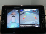 クルマを空から見たような映像が映る、アラウンドビューモニターで、車両周辺の安全確認も一目できます!小さなお子様や障害物も確認できるので、運転のしやすさだけでなく事故防止にも役立ち安心して駐車できます♪