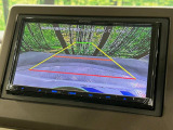 【バックカメラ】駐車時に後方がリアルタイム映像で確認できます。大型商業施設や立体駐車場での駐車時や、夜間のバック時に大活躍!運転スキルに関わらず、今や必須となった装備のひとつです!