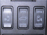 両側電動スライドドアを装備しております。