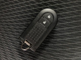 スマートキーを装備しています☆カギをカバンやポケットに入れて頂いた状態でドアロックの開閉やエンジンスタートをして頂けますよ!とても便利な装備です!