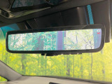 【デジタルインナーミラー】後席の大きな荷物や同乗者で後方が確認しづらい時でも安心!カメラが撮影した車両後方の映像をルームミラー内に表示。クリアな視界で状況の確認が可能です!