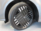 タイヤサイズは185/65R15です。