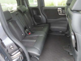 いざという時には4人乗車が可能です。アームレストも付いてます