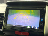 【バックカメラ】駐車時に後方がリアルタイム映像で確認できます。大型商業施設や立体駐車場での駐車時や、夜間のバック時に大活躍!運転スキルに関わらず、今や必須となった装備のひとつです!