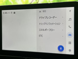 様々な機能を一台に集約したナビオーディオシステムです。ドライブレコーダーやトリップコンピューター、ETCの操作もまとめて行えます。快適なカーライフをサポート。