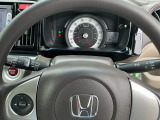 ステアリングスイッチです!!運転中のオーディオの音量やソースの変更も手元で出来ますよ!!